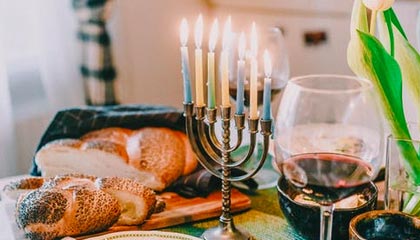 乐鱼体育官方网站-老特拉福德球迷唱“卡塞米罗再待一年吧”，球员妻子致谢